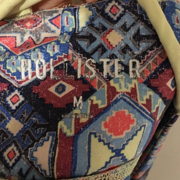 Hollister Medium Support Sports Bra - Picture 3 of 8